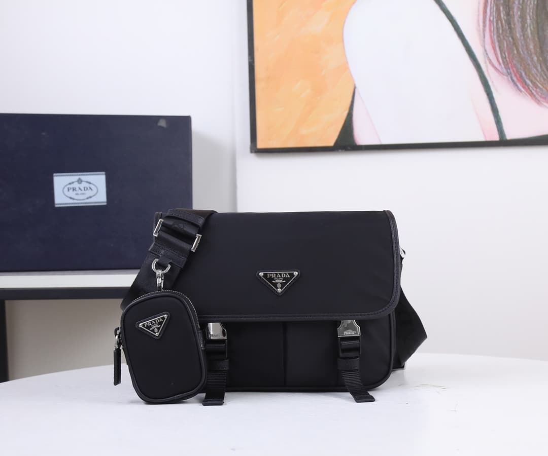 C7019 P Family parasol bag for couriers, model 2VD7699, medium size: 26*20*10cm. It is of original quality. This nylon flip-top handbag is adorned with classic Saffiano leather trim, and features two side clasps. Made from imported nylon and Saffiano leat — image 1
