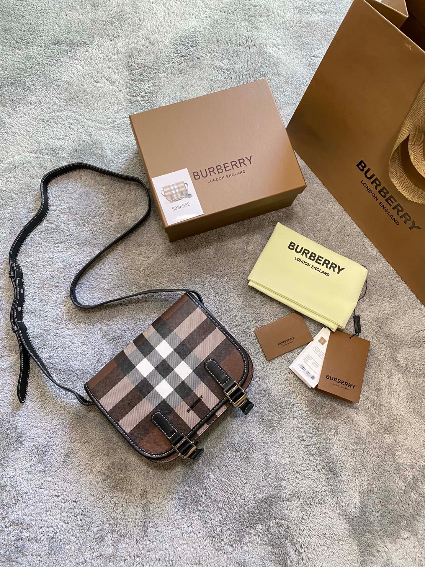 C79 🎁 Latest马鞍 bag from B brand! A stylish messenger bag with a straight silhouette, crafted from eco-friendly plaid canvas. This eco-friendly fabric is made using renewable resources; compared to traditional coated canvas, it requires less water and prod — image 1