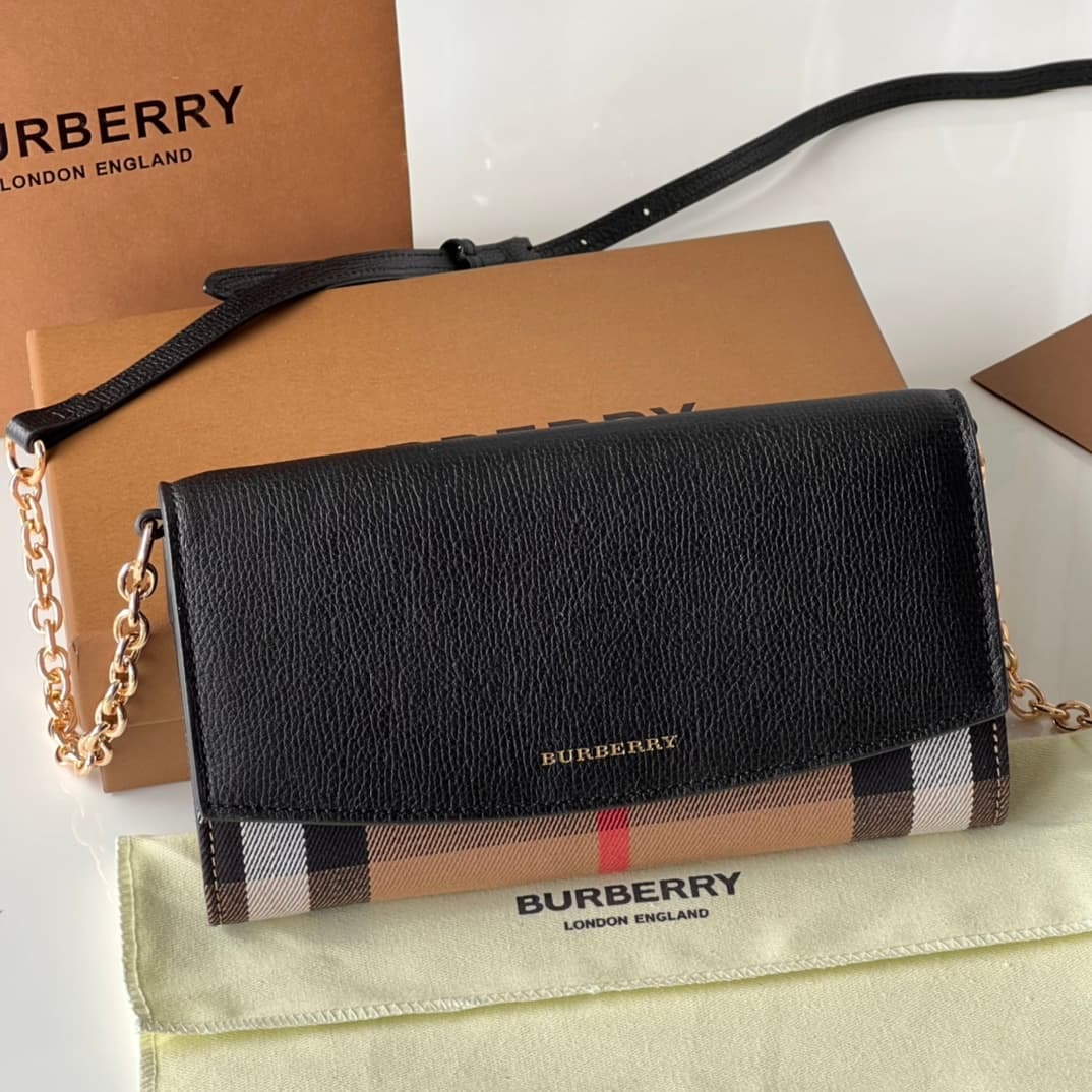C53 Bur family Horseferry plaid leather chain purse wallet 👉 Comes with a leather chain and shoulder strap. This product can be used as a small handbag on its own, or as a purse, stored within a daily handbag. 👍 High-quality products from the store, with — image 1