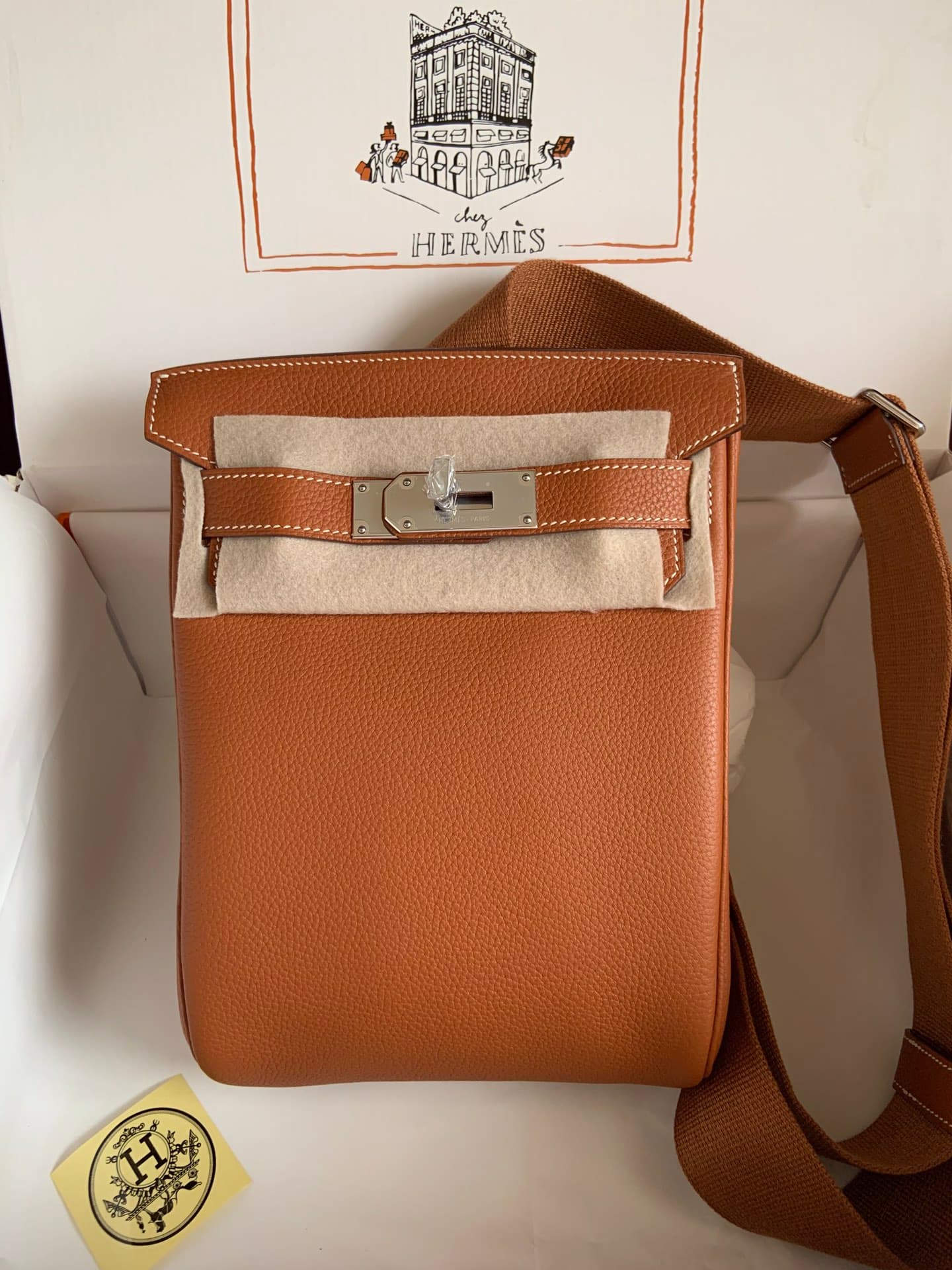 C4874 The most handsome Hermès waist bag is here! — image 1
