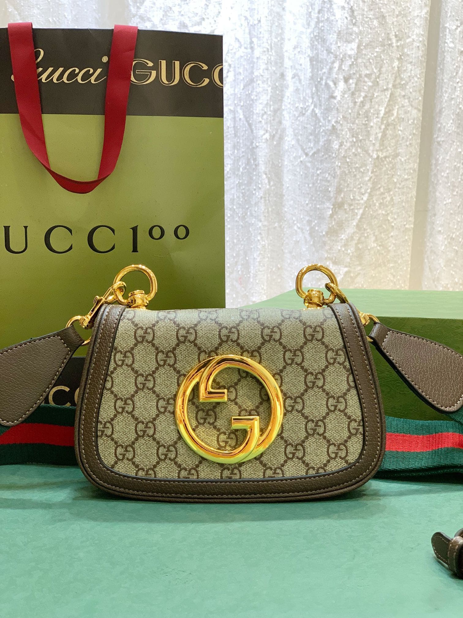 C3989 The new Gucci Blondie collection of handbags not only exudes a unique, dynamic charm, but also reflects the vision of creative director Alessandro Michele—honoring Gucci’s heritage while integrating contemporary expressions. In the advertising campa — image 1