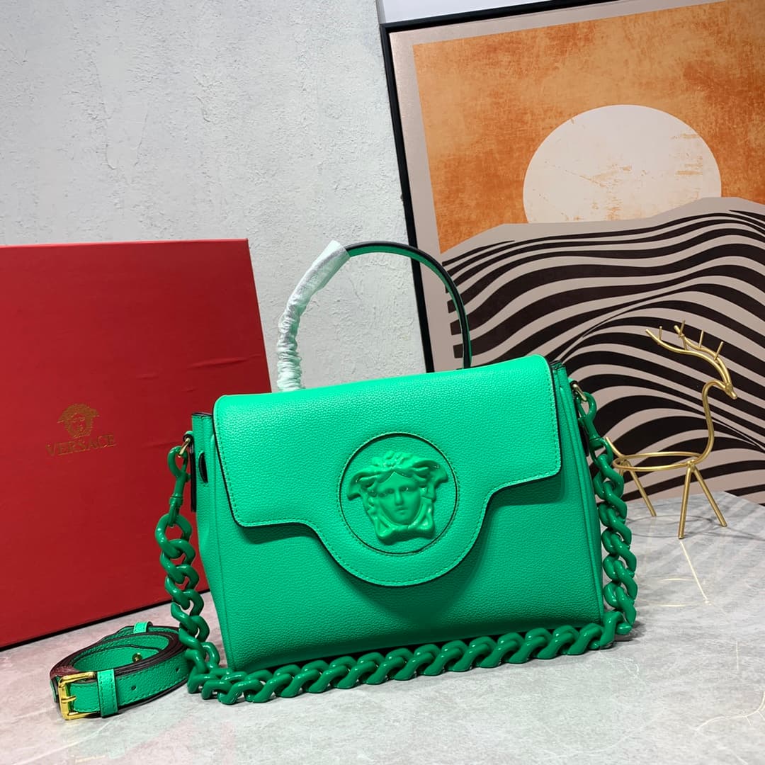 C8350 New colors 🎊💰 Small size 390 Versace – there are many new designs this year that are really impressive! The new bag series LaMedusa includes beaver and kensoy styles. Wu Xuanyi also looks great in them. It is said that the design inspiration comes f — image 1