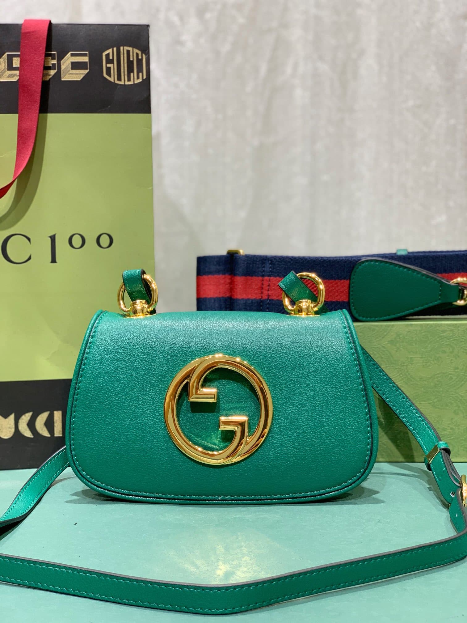 C3991 The new Gucci Blondie collection of handbags not only possesses a unique, dynamic charm, but also reflects the vision of creative director Alessandro Michele—celebrating Gucci’s heritage while integrating contemporary expressions. In the advertising — image 1