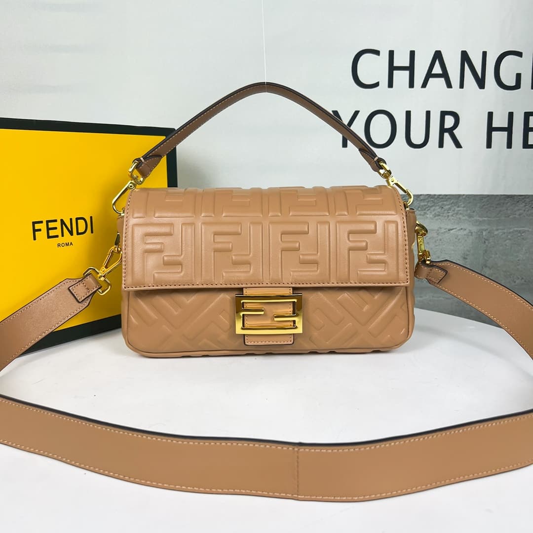 C2933 💰👑FENDI — image 1