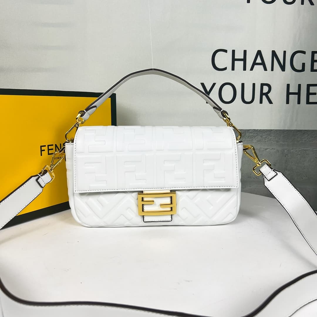C2930 💰👑FENDI — image 1