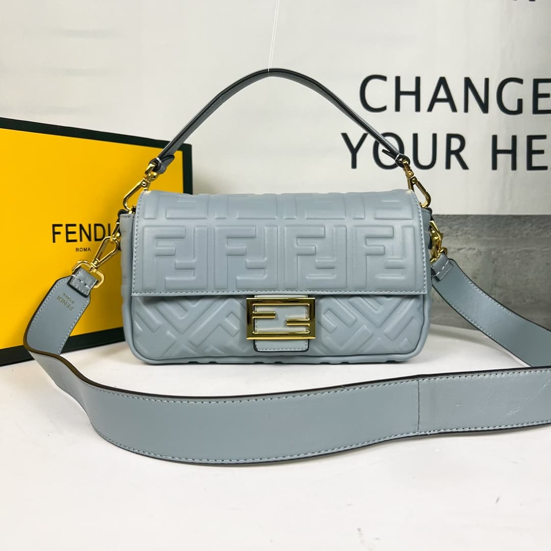 C2929 💰👑FENDI — image 1