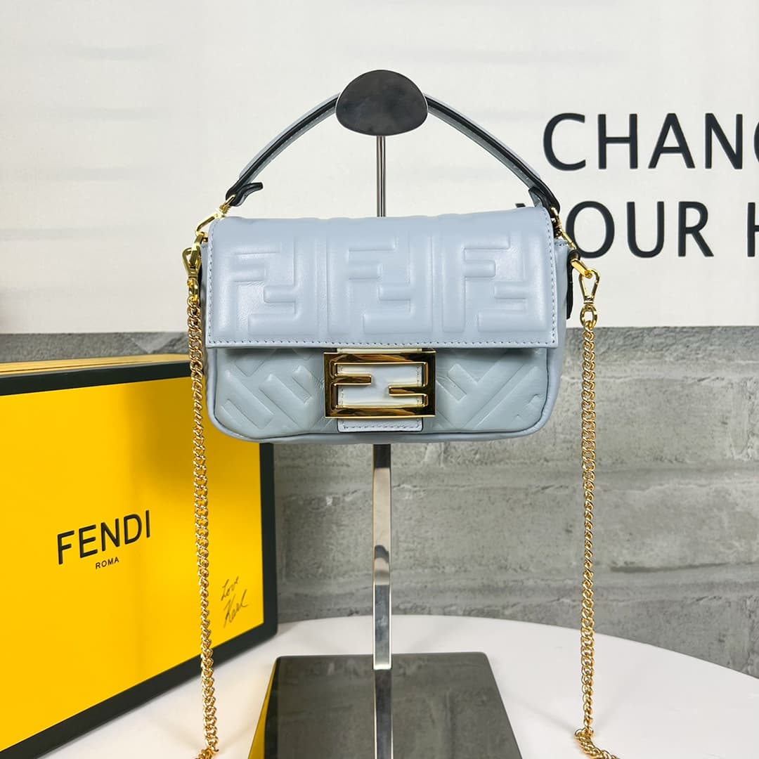 C2926 💰👑FENDI — image 1