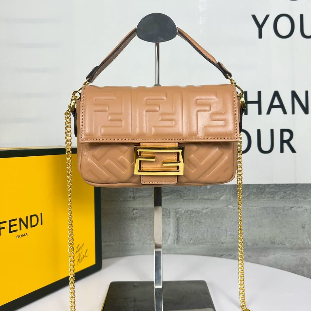 C2923 💰👑FENDI — image 1