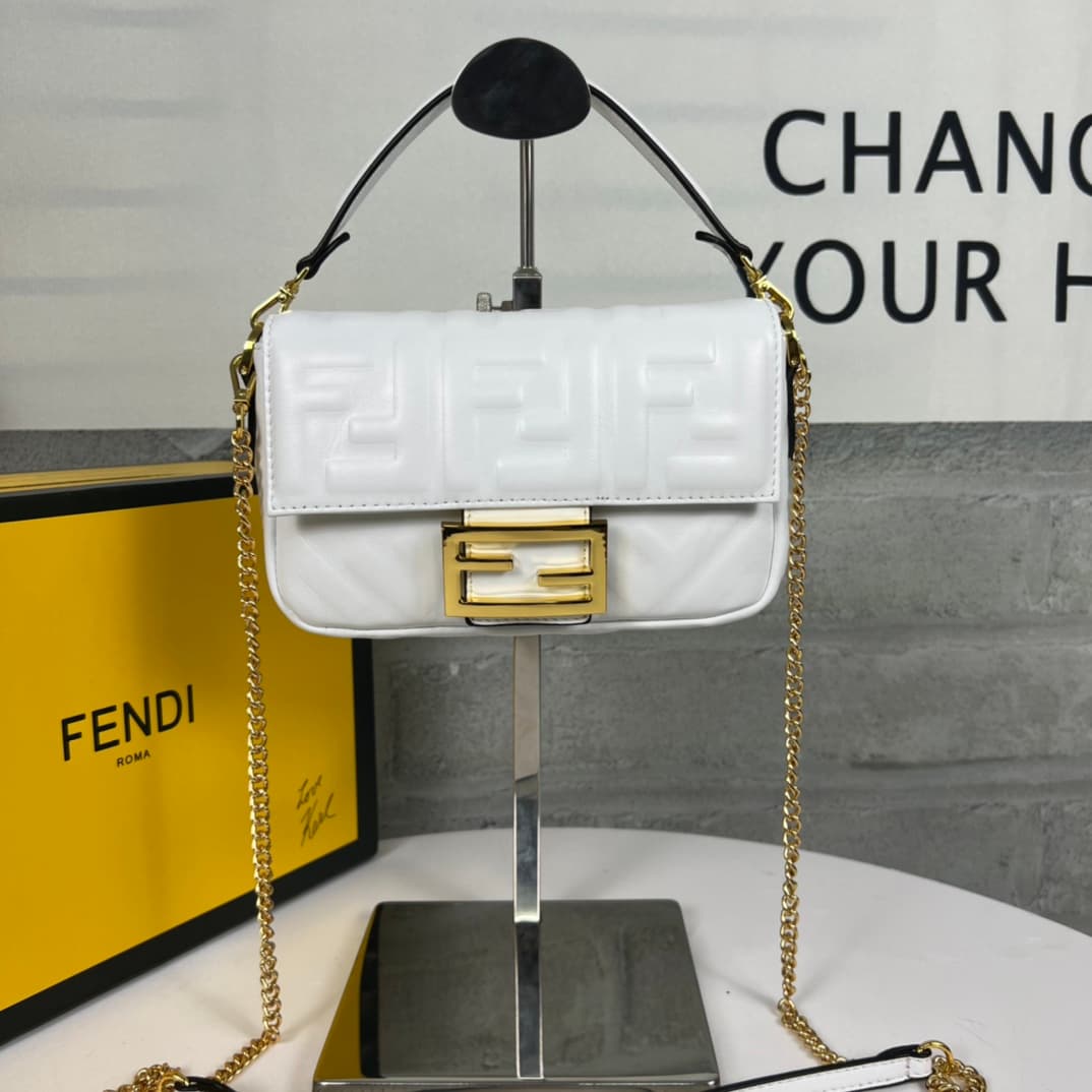 C2922 💰👑FENDI — image 1