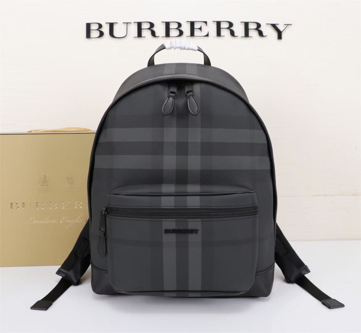 C5 💎💎360💎💎🔥🔥 Burberry New Men's Backpack, Reimagined Checked Electronic Canvas Backpack – an eco-friendly canvas made primarily from renewable resources. Compared to traditional coated fabrics, this renewable material requires less water and produces fewe