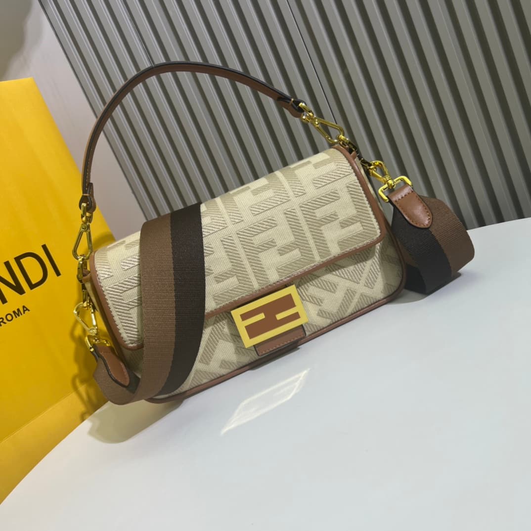 C2936 Ready-to-use bag made of top-quality leather, in its original 2022 style: it has a very summery look; colorful rainbow🌈F embroidery. This Fendi Baguette pattern bag is definitely a trendy item for this summer! It looks great when worn; it’s also hig — image 1