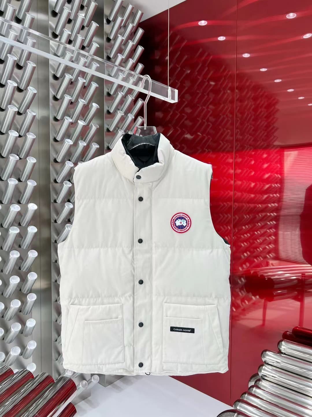 C11093 The Canadian brand Canada Goose down jackets are widely recognized as the most warm down jackets. Many Instagram influencers, netizens, and celebrities often wear these jackets in street photos. Every year, there are many products labeled “Canada G — image 1