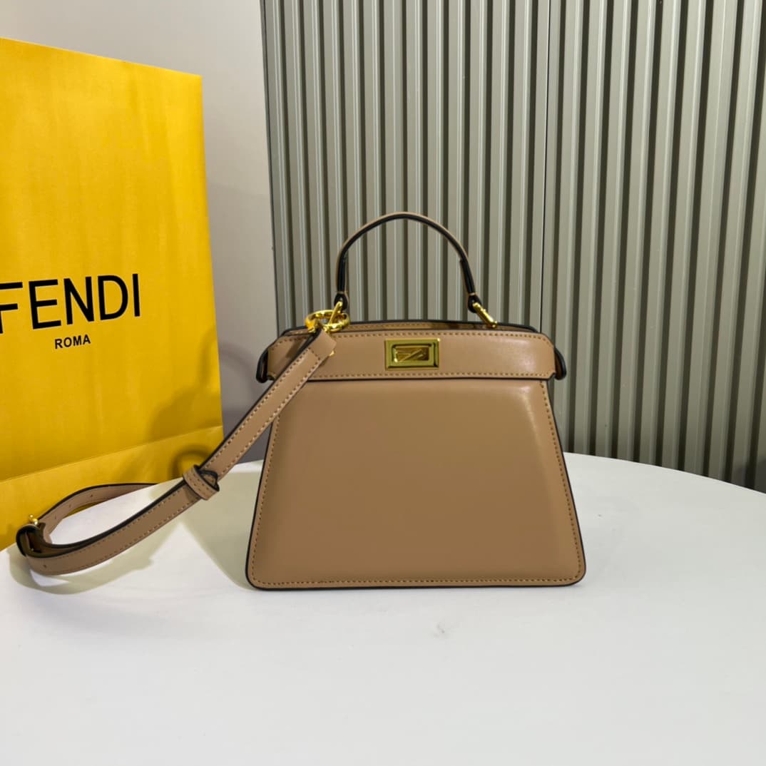 C2960 Fendi’s latest 🐱 kitten bag PeekaboolseeuPetite✔️ — image 1