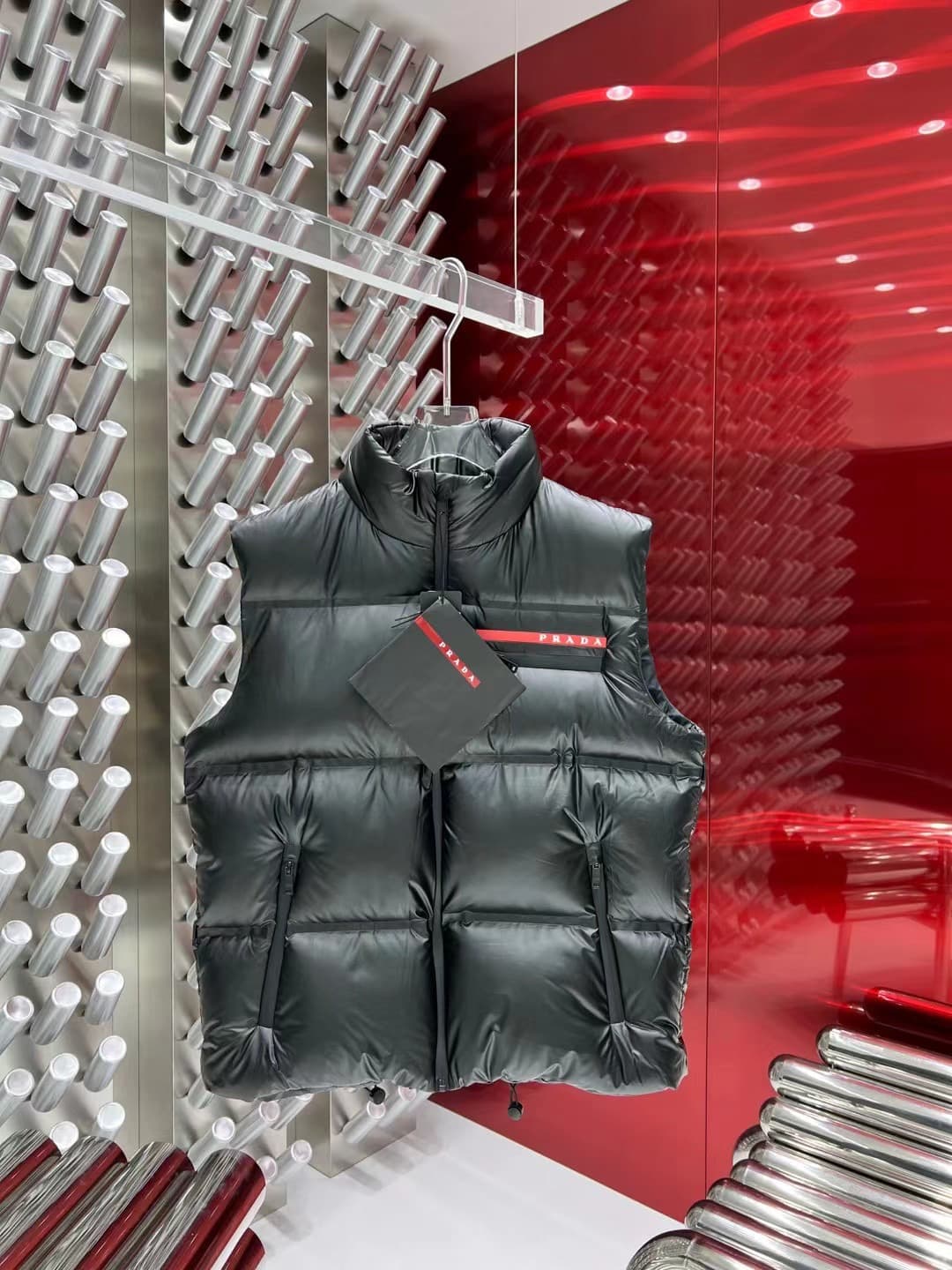 C11048 2025 new autumn/winter models 🆕 Down jackets. Original 1 and 1: custom metal accessories imported directly. Welcome to the store for comparison. Absolutely high quality. Made with top-tier 95 down, ultra soft, fluffy and full. Superly elaborate des — image 1