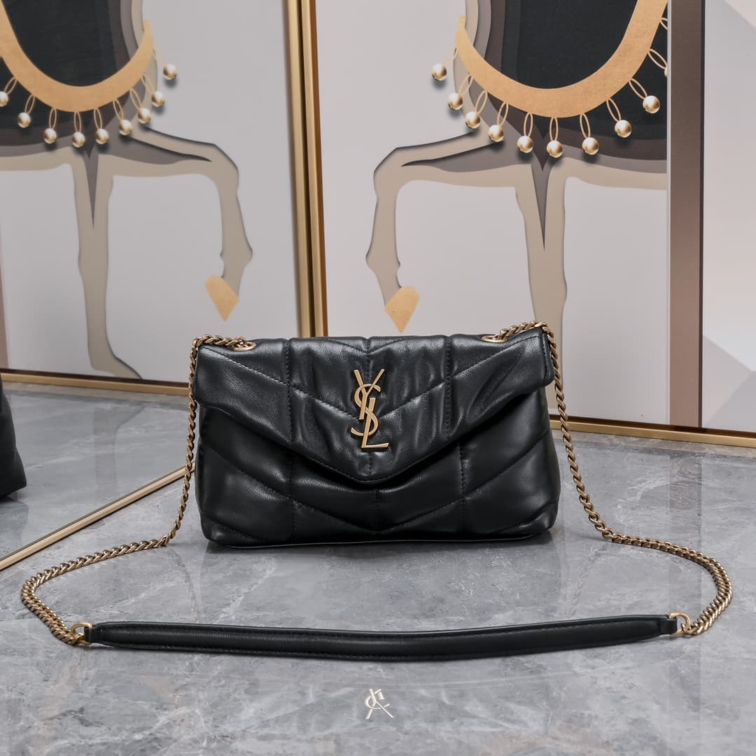 C8613 Mini-style bag #23CM is here! Made of soft Italian lambskin, this bag features Y’s diagonal striped quilting technique. It has a soft front flap pocket and a detachable shoulder strap, making it suitable for both storage purposes and as an underarm — image 1