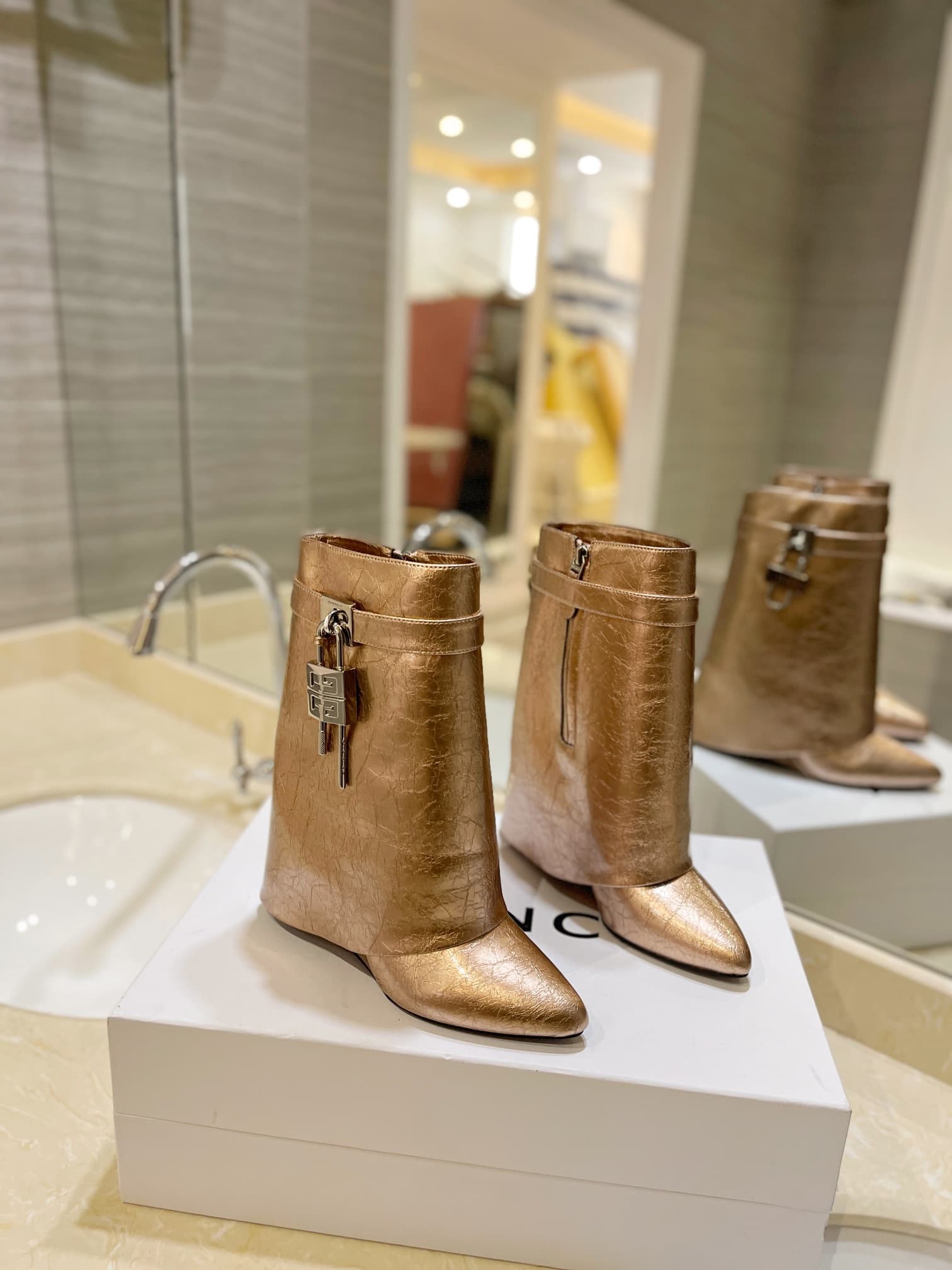 D6527 💰 Authentic, high-quality customized version from the retail store — image 1
