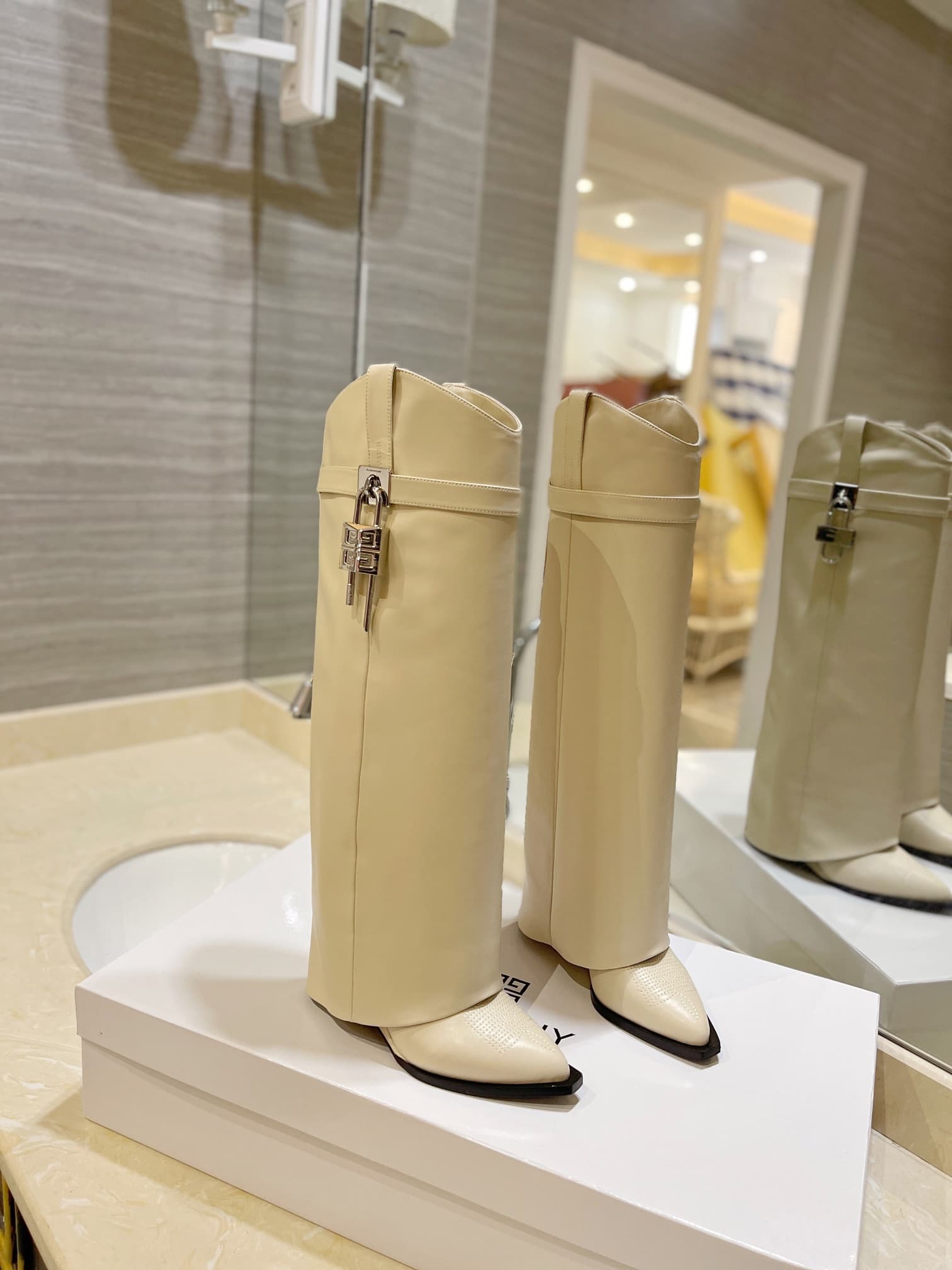 D6540 💰 Authentic version customized for specialty stores — image 1