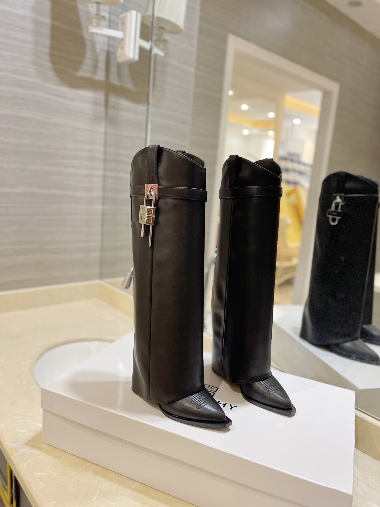 D6539 💰 Authentic, high-quality customized version from the store counter — image 1