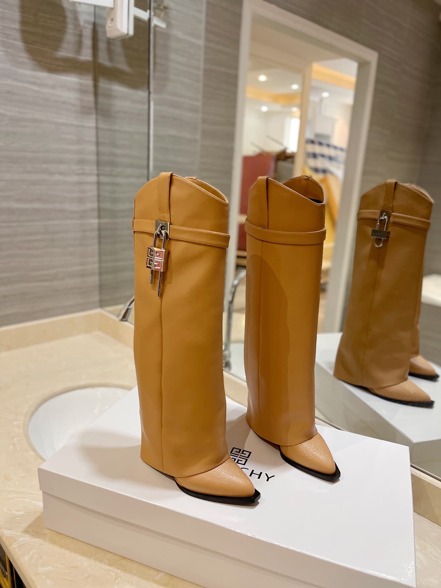 D6538 💰 Authentic, high-quality customized version from the retail store — image 1