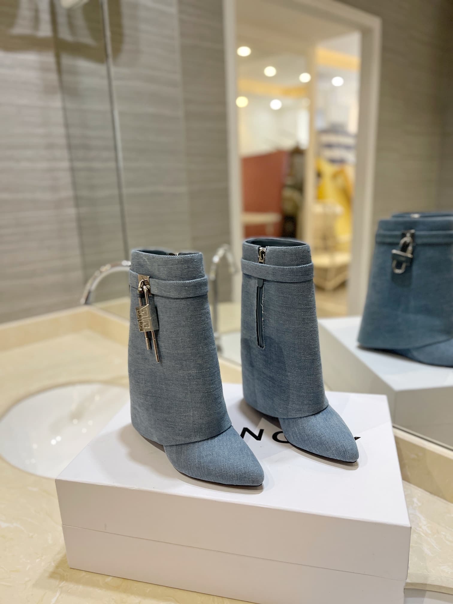D6543 💰 Authentic, high-quality customized version from the store counter — image 1