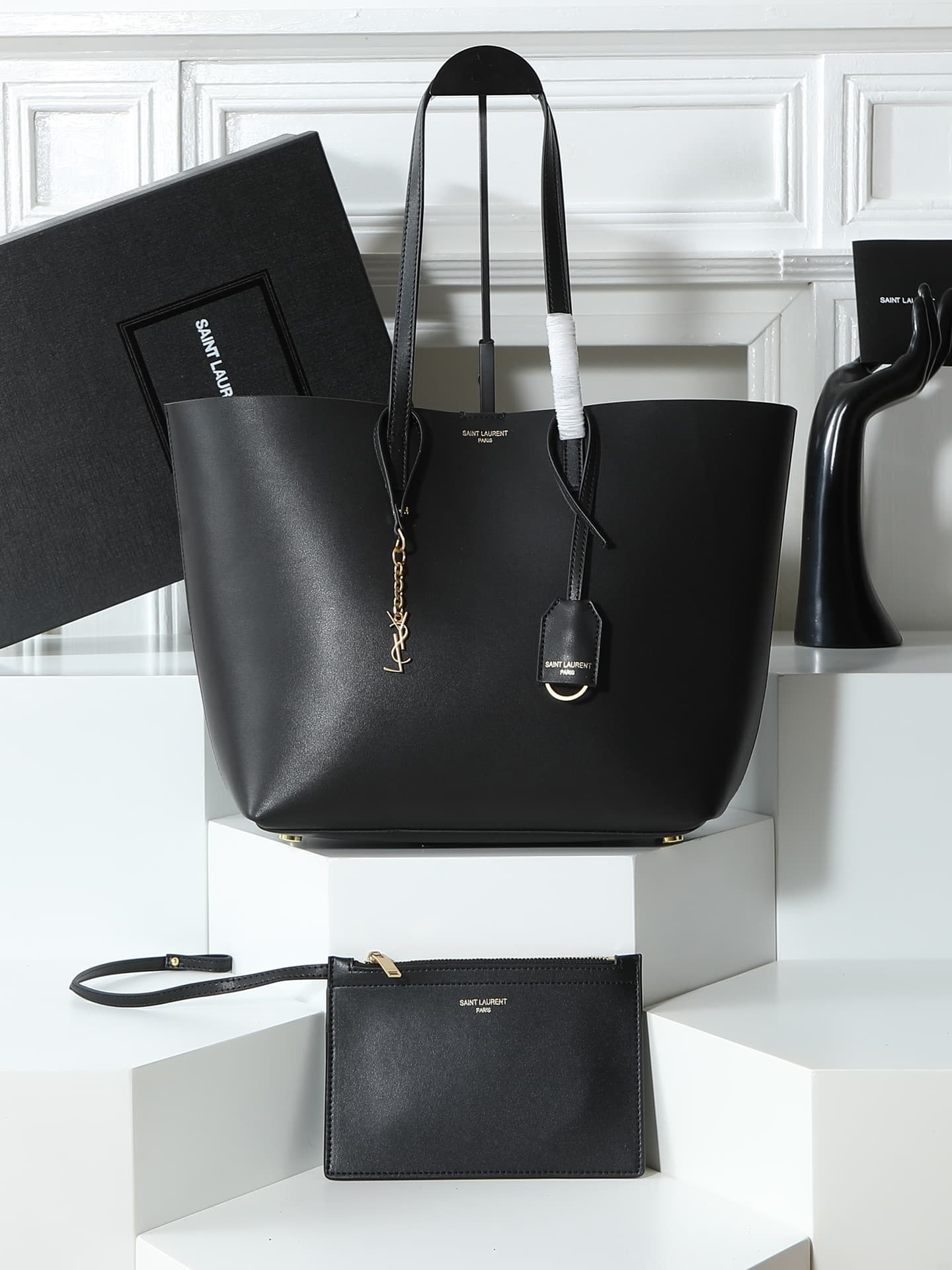C8605 Back order! A new YSL shopping bag made of full-grain leather 🍂🍂 It’s casual and versatile; it has a large interior space, making it convenient 👍🏼 Safe 👍🏼 Easy to use for travel. You should have one in this season. Dimensions: 33*31*15cm [Opening si — image 1