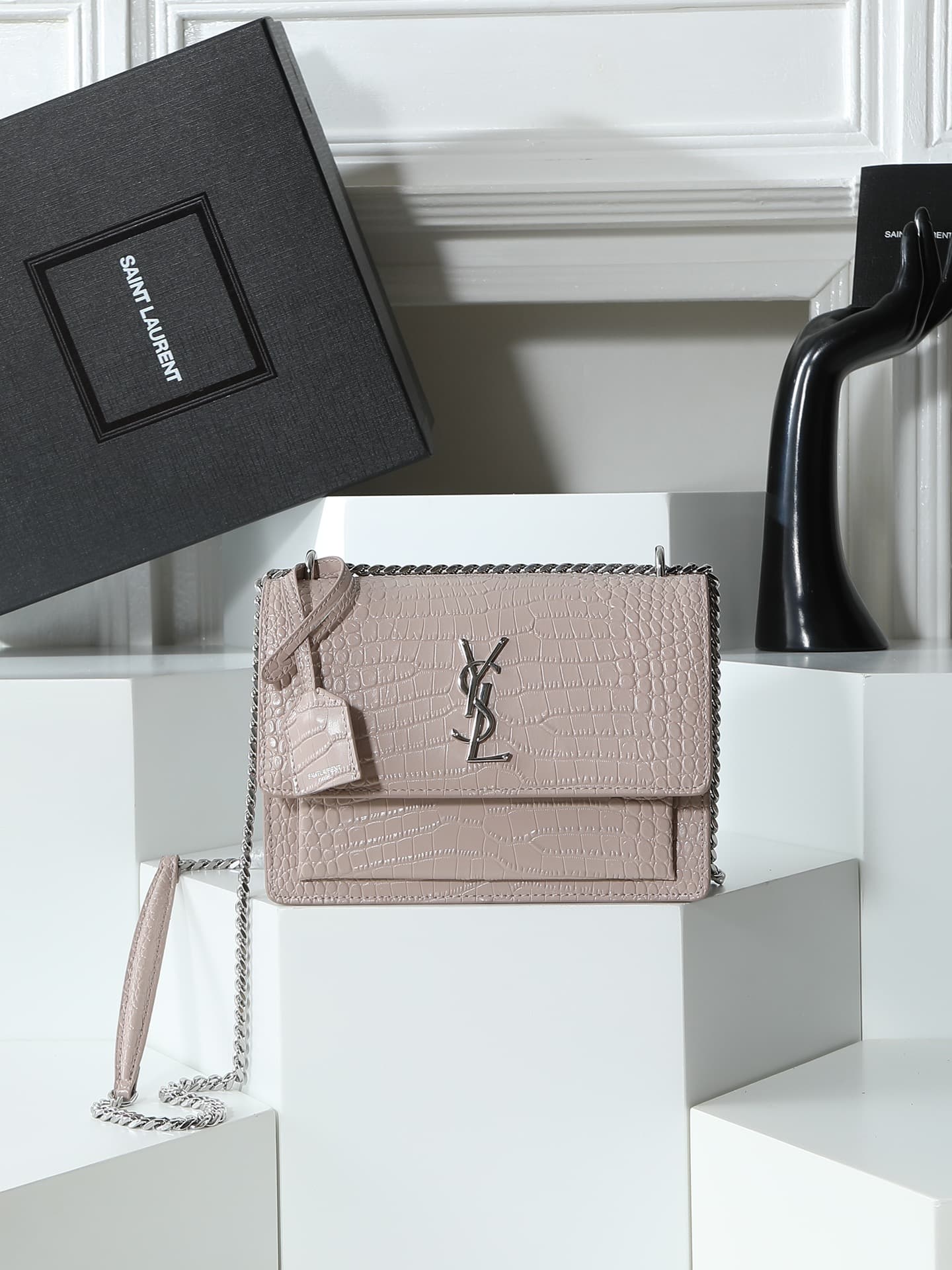 C8600 YSL Crocodile Pattern, similar to the Prince Wen model. Features a special handcrafted cowhide texture with three-dimensional patterns; imported electroplated antique silver hardware. A great item for street photography – it captures attention and i — image 1