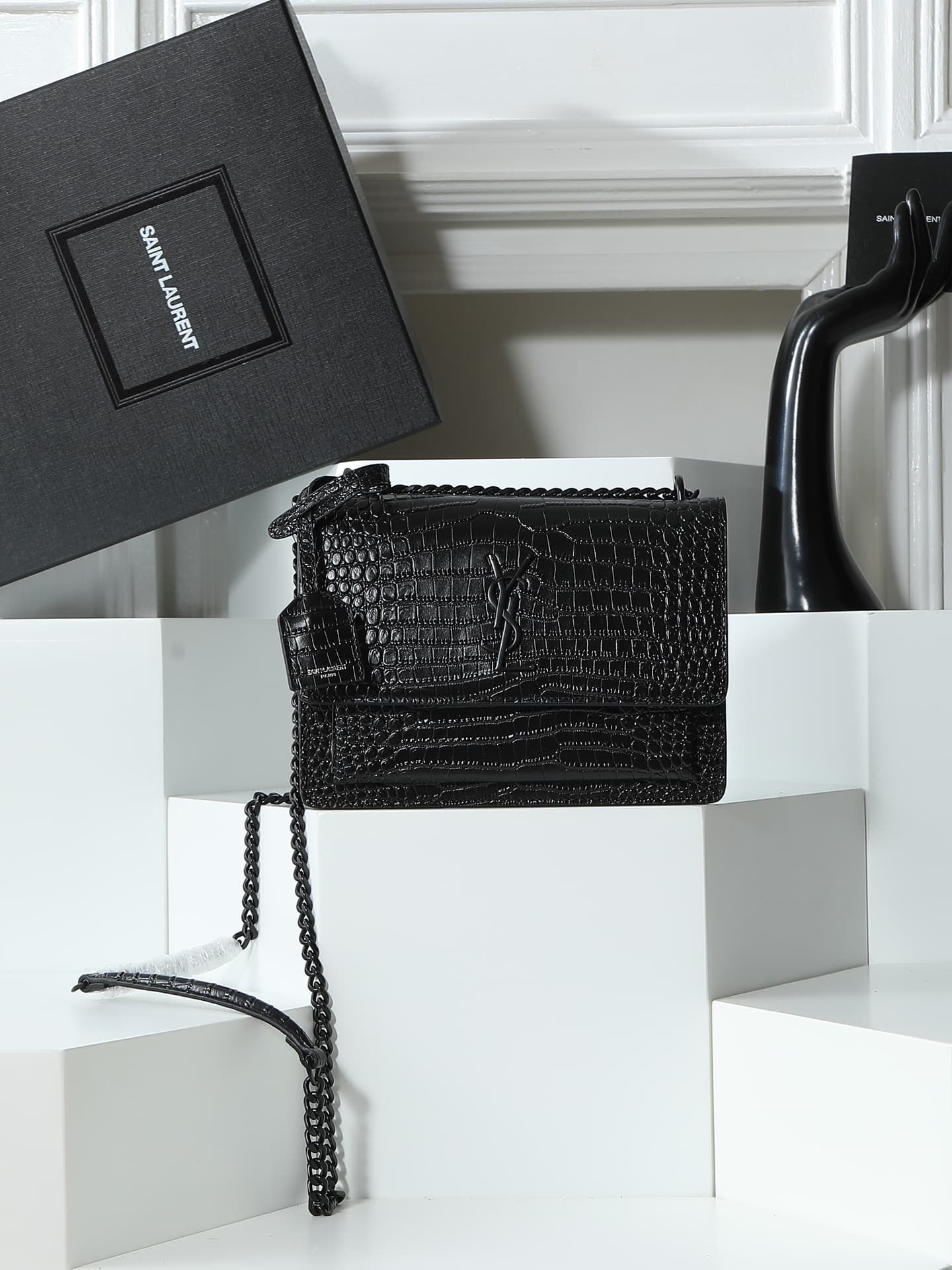 C8596 YSL Crocodile Pattern, similar to the Prince Wen model. Features a special leather texture with three-dimensional patterns; imported electroplated antique silver hardware. An excellent item for street photography – it captures attention and is pract — image 1