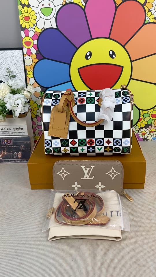 C36214 🎁✈✈Daily delivery of genuine products from actual shoots; if you have any questions about the products, feel free to contact me — image 1