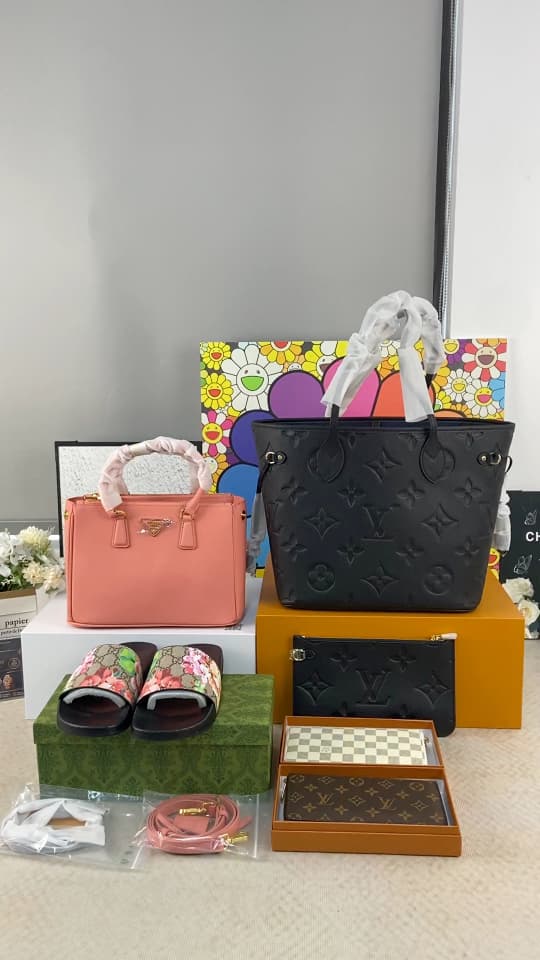 C36207 🎁✈✈Daily delivery of genuine products from actual shoots; if you have any questions about the products, feel free to contact me — image 1