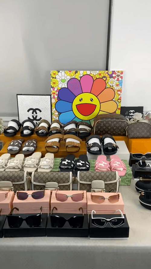 C36195 🎁✈✈Daily delivery of genuine products from actual shoots; if you have any questions about the products, feel free to contact me — image 1