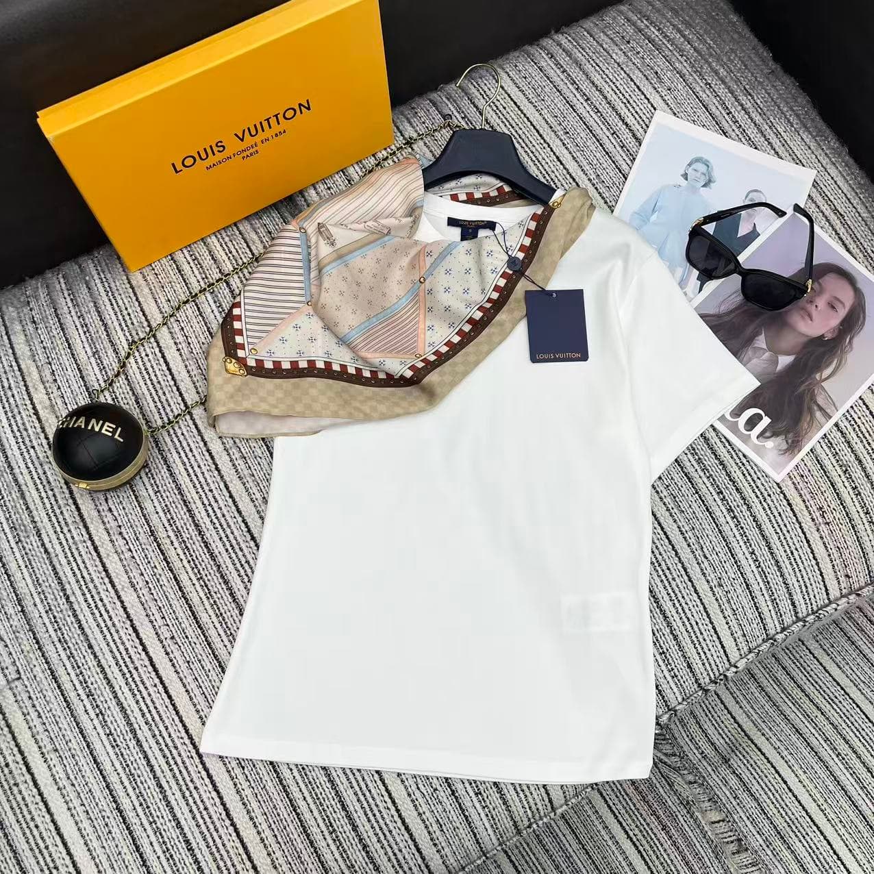 C18592 Highly recommended: 26 Spring/Summer collection. LOU* new design embroidered scarf, round neck short-sleeve T-shirt – two sizes SML. — image 1