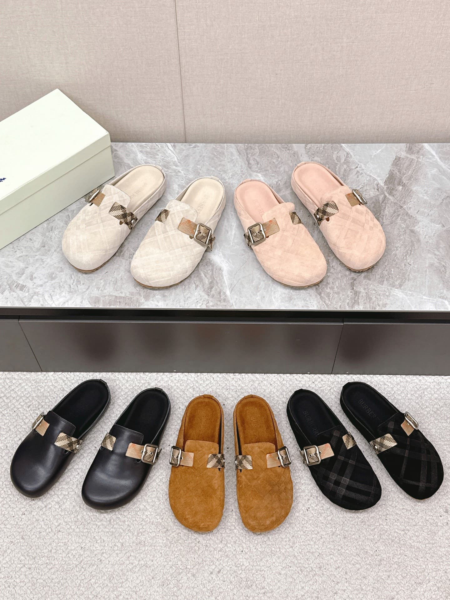 D3148 Updated on Burberry’s official website~A matching pair style, semi-tow design~ — image 1