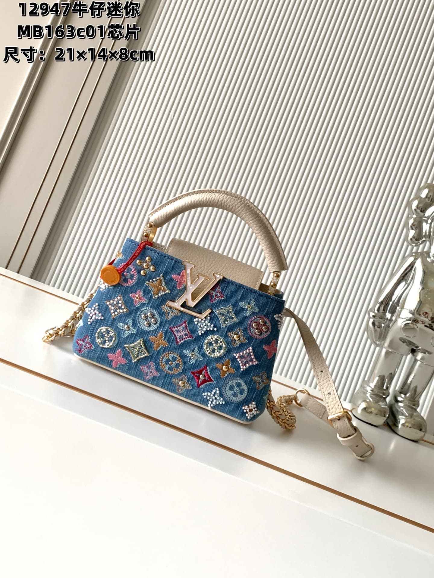 C4950 P【Full-steel hardware, MB163c01 variable code chip】High-quality product with complete packaging. Model numbers: M12947. This Capucines handbag features embroidery of mini milk-white denim flowers. The embroidery and decorative lines are made of Mono