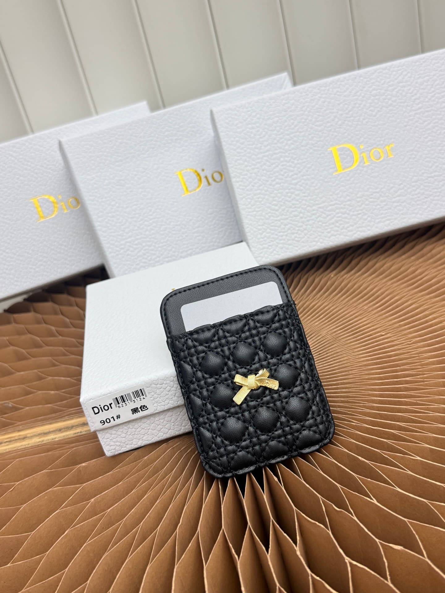 C391 This Baby Bow magnetic card case is beautifully designed and practical to use. The black mini twill pattern with lambskin texture, along with delicate bow details, offers a clever new interpretation of the classic brand’s theme. This elegant card cas — image 1