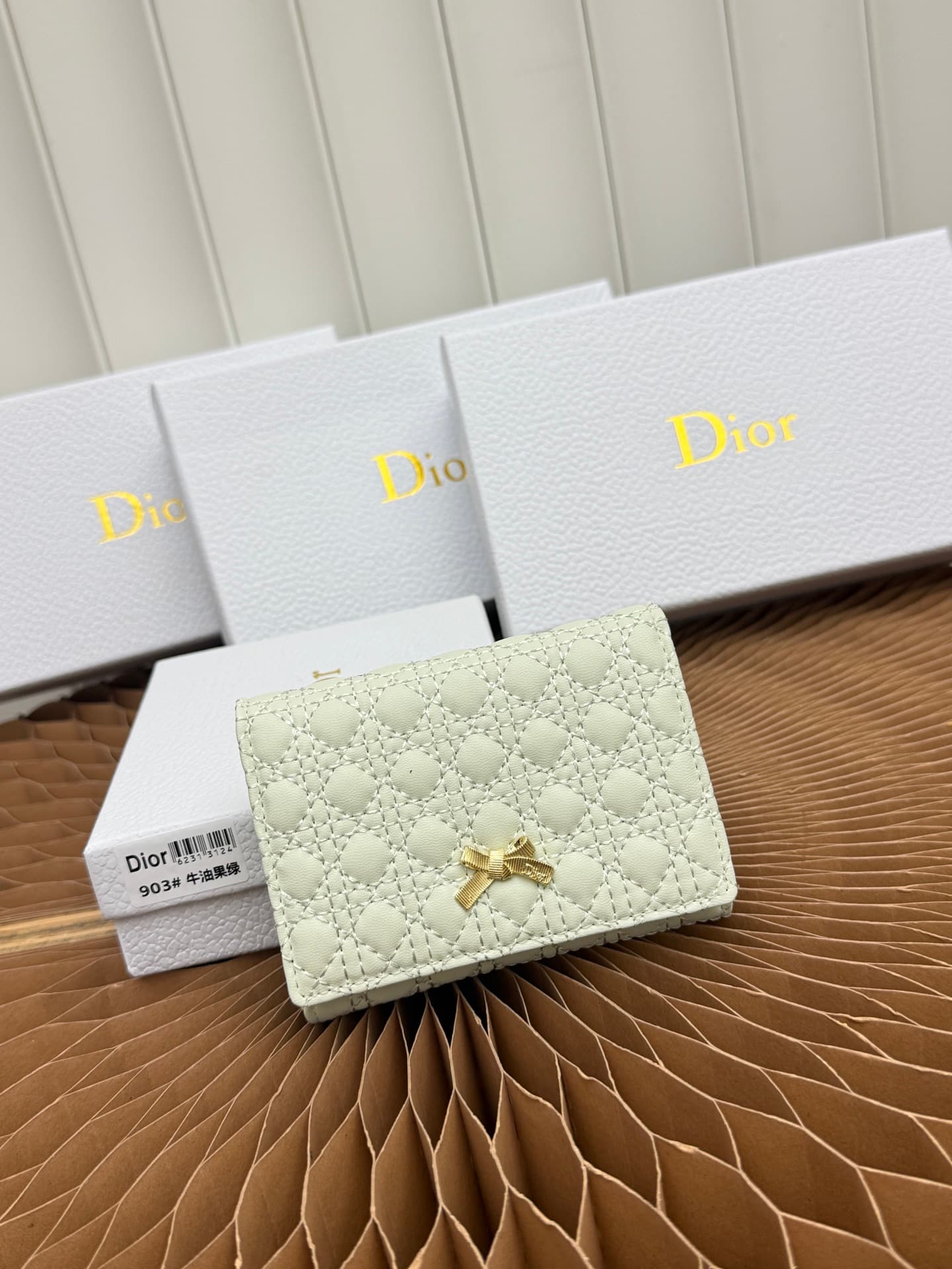C399 The Baby Bow Glycine Silver Bag features a compact and practical design. The black mini brocade pattern with leather texture, along with delicate bow details, offers a clever new interpretation of the classic brand’s theme. This exquisite accessory c — image 1
