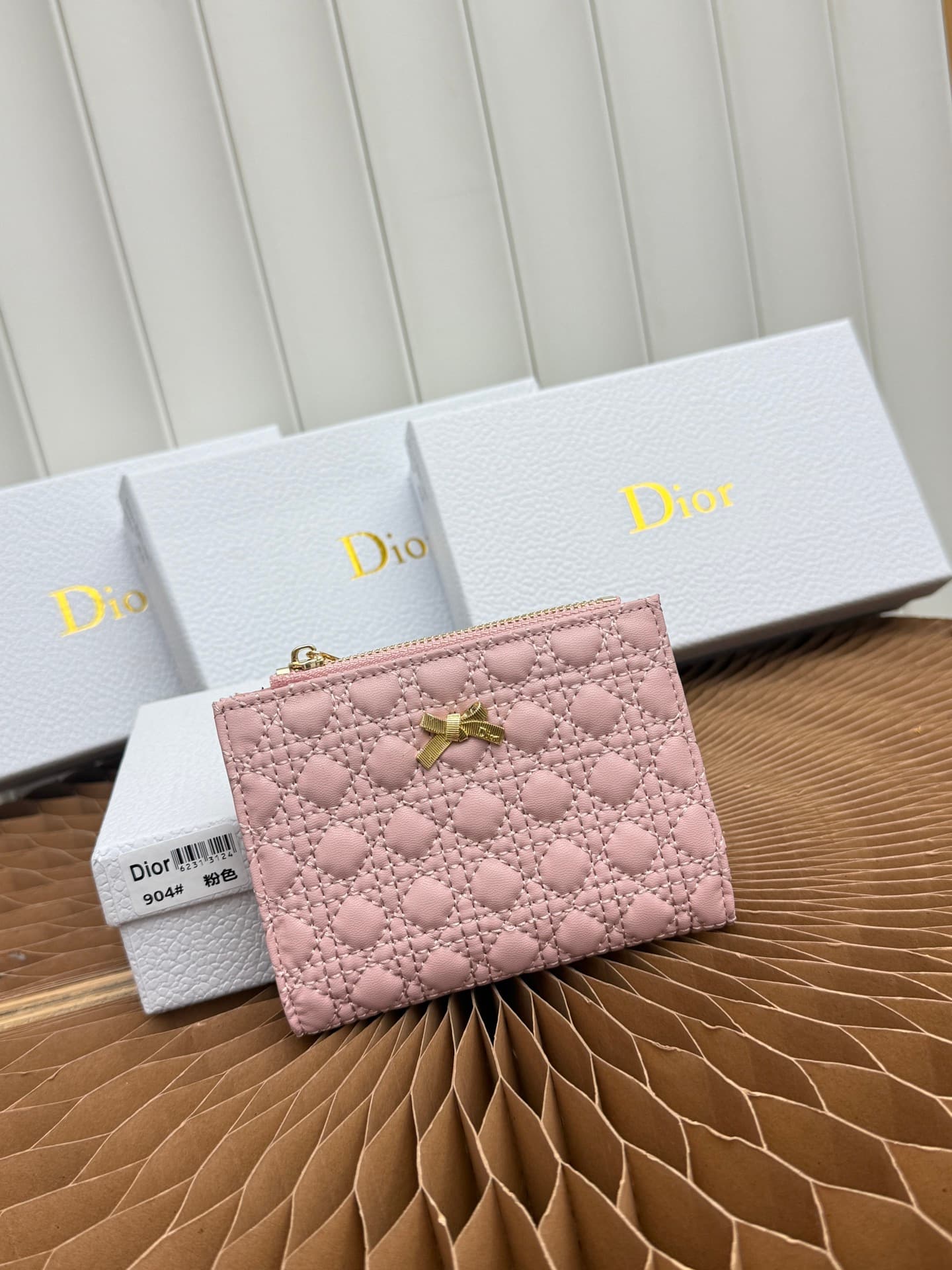 C401 Baby Bow Begonia silver bag combines elegant style with high practicality. The black mini vine pattern on the lamb leather, along with delicate bow ties, offers a clever new interpretation of the classic brand’s theme. This essential daily accessory — image 1