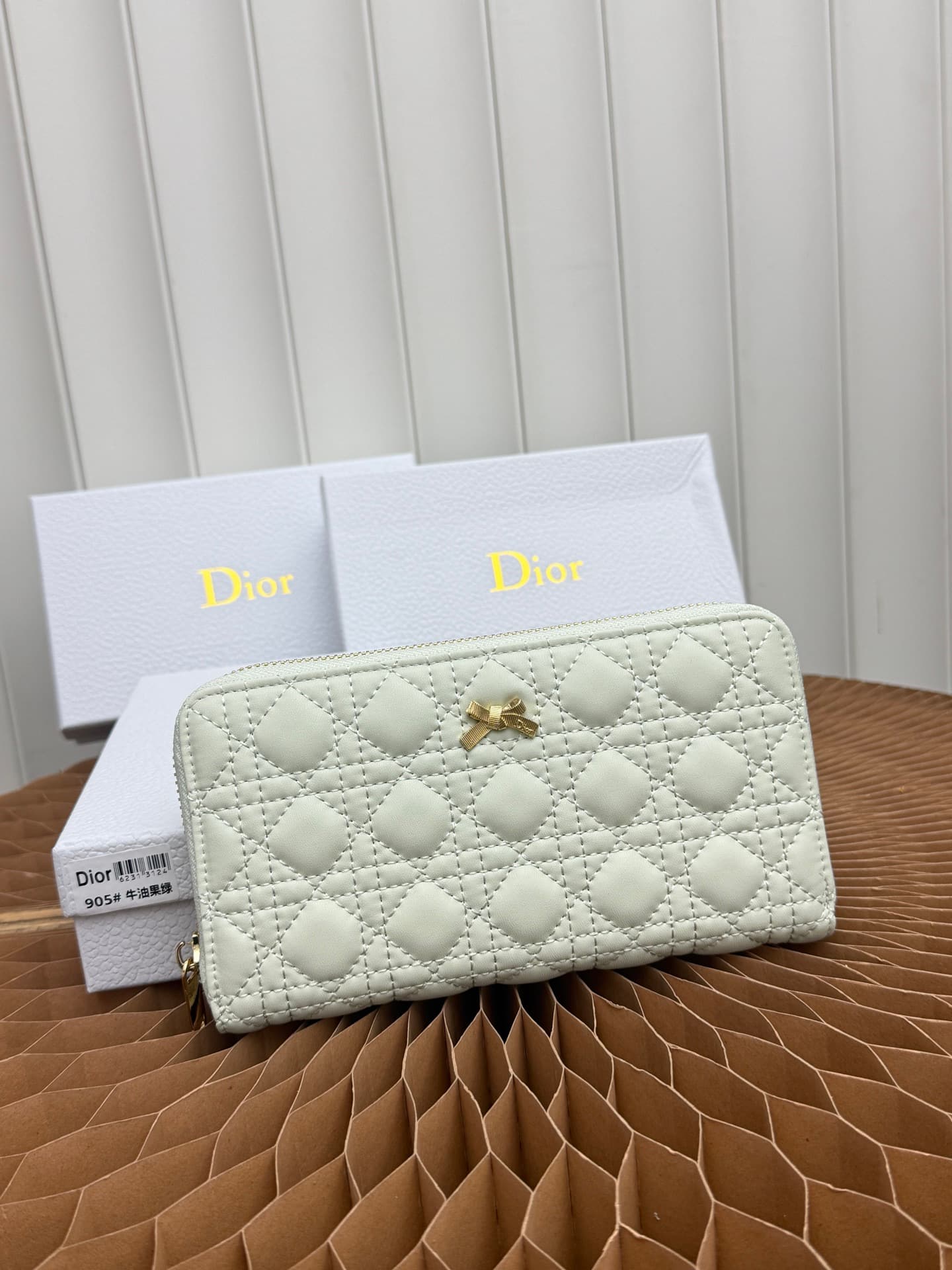 C405 This thin silver wallet from Baby Bow Voyageur is an essential accessory, exuding a simple and elegant style. The black mini rattan pattern in the style of lamb leather, combined with delicate bow ties, offers a clever new interpretation of the class — image 1
