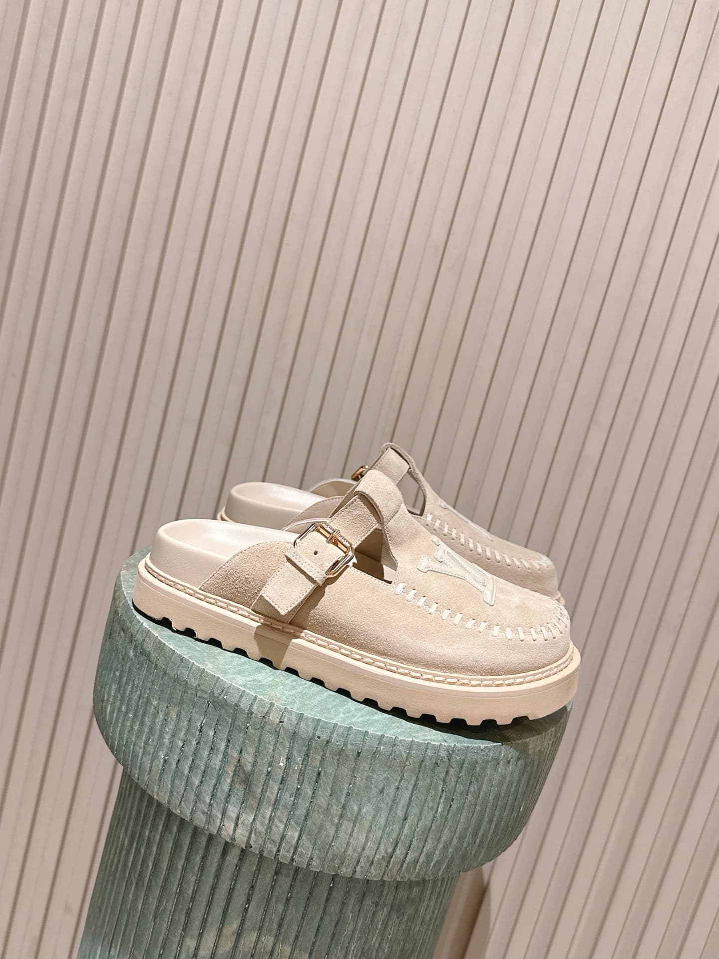D9177 Top version: New color (with airplane): — image 1