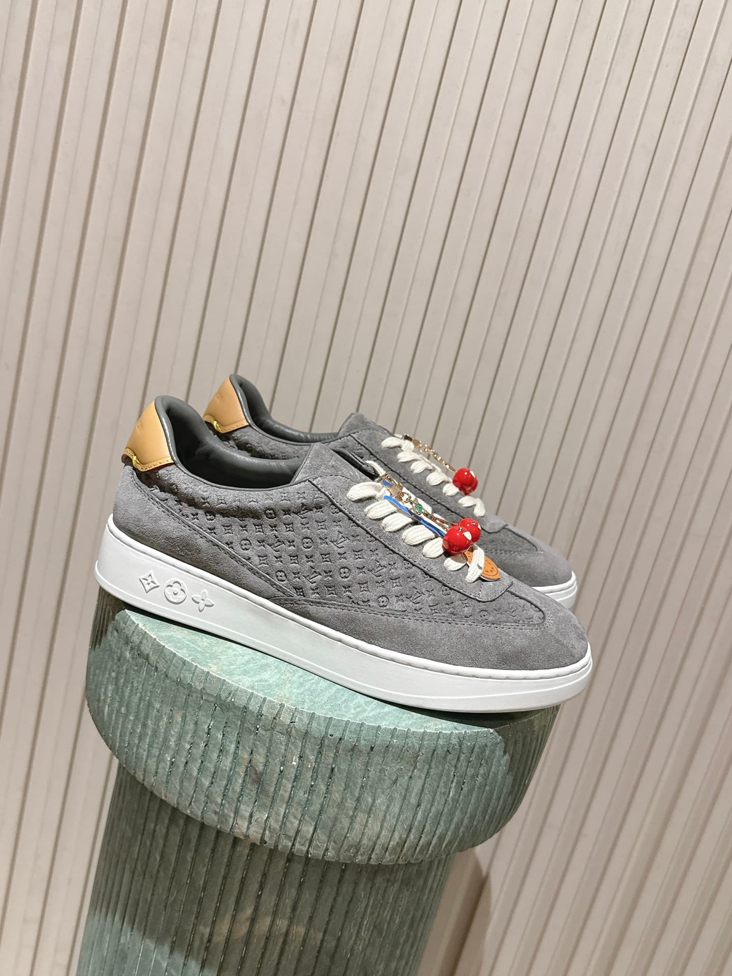 D9176 Top version: High version (with buckle and 50); Standard version — image 1