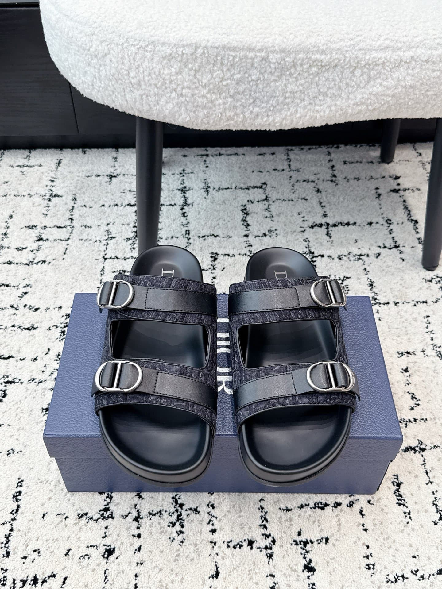 D5932 # Male version — image 1