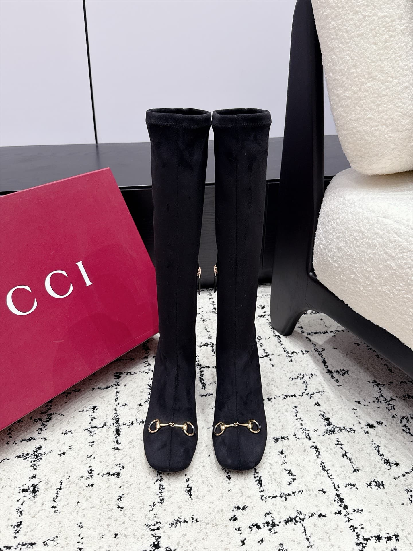 D7033 Gucci 29/ Early Autumn/Winter New Arrivals: Signora Series buckle and knee-high elastic boots — image 1