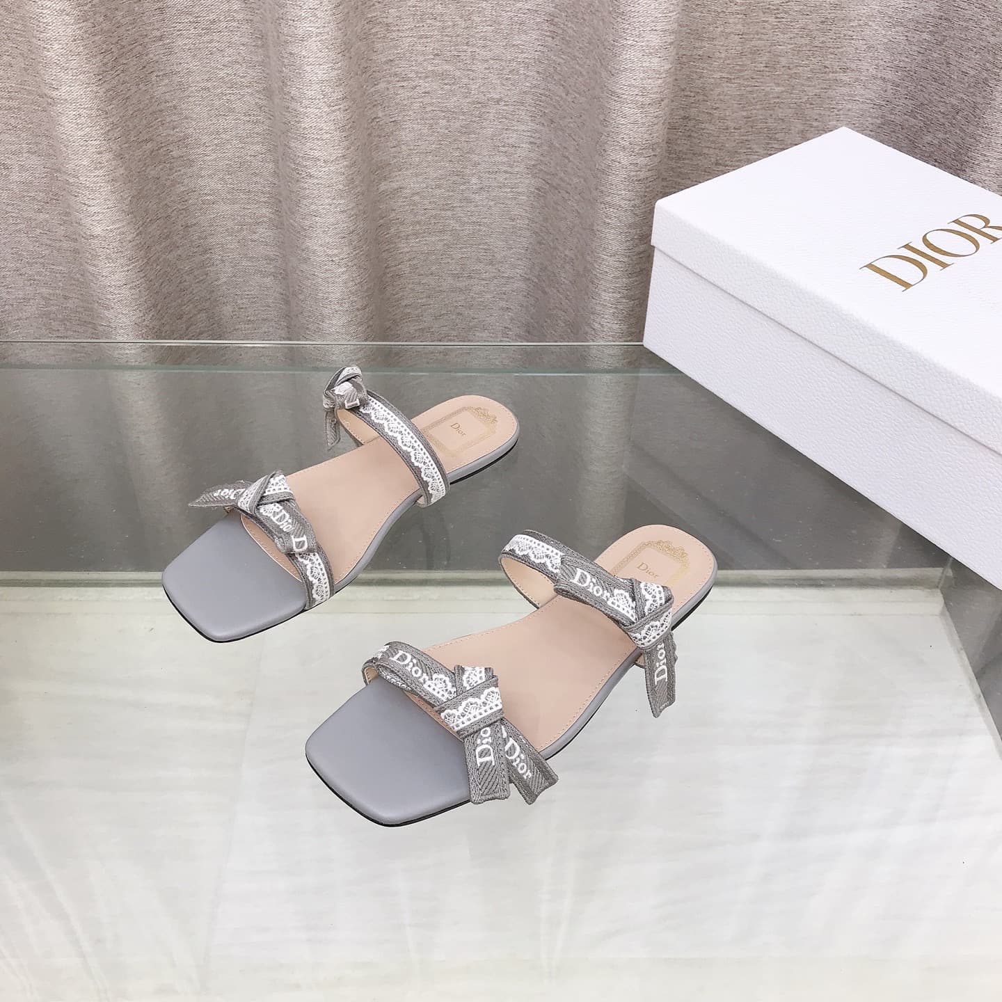 D5997 26ss Spring/Summer new model Dior J’Adior belted sandals. Classic CD letter embroidery, bow details, lace trim – two-band sandals. — image 1