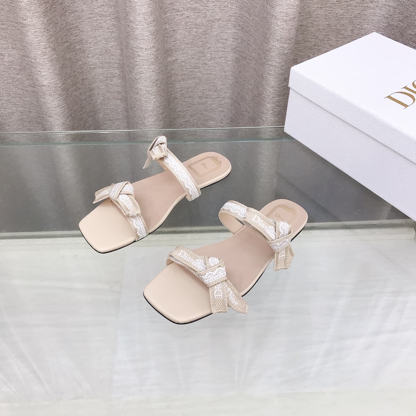 D5995 26ss Spring/Summer new model Dior J’Adior belted sandals. Classic CD letter embroidery, bow ties, lace trims – two-band sandals. — image 1