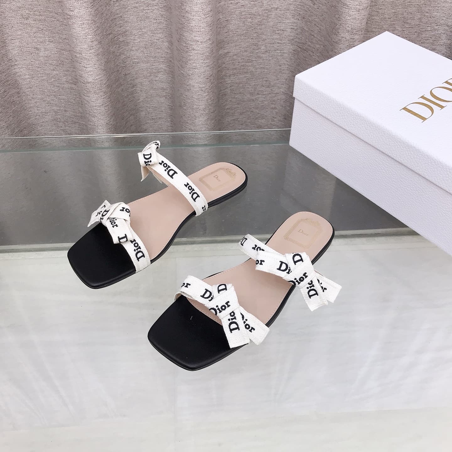D5994 26ss Spring/Summer new model Dior J’Adior belted sandals. Classic CD letter embroidery, bow details, lace trim – two-tiered sandals. — image 1