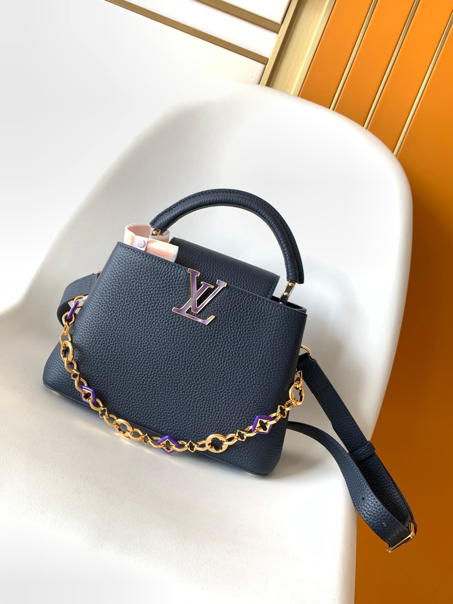 C5309 💰 M14381 brown M14970 black M14971 blue M14972 pink-purple M14393 horizontal white premium original dynamic 163 model Capucines BB handbag features design elements from the Harmony collection, with luxurious chains that evoke the inspiration of Mon — image 1