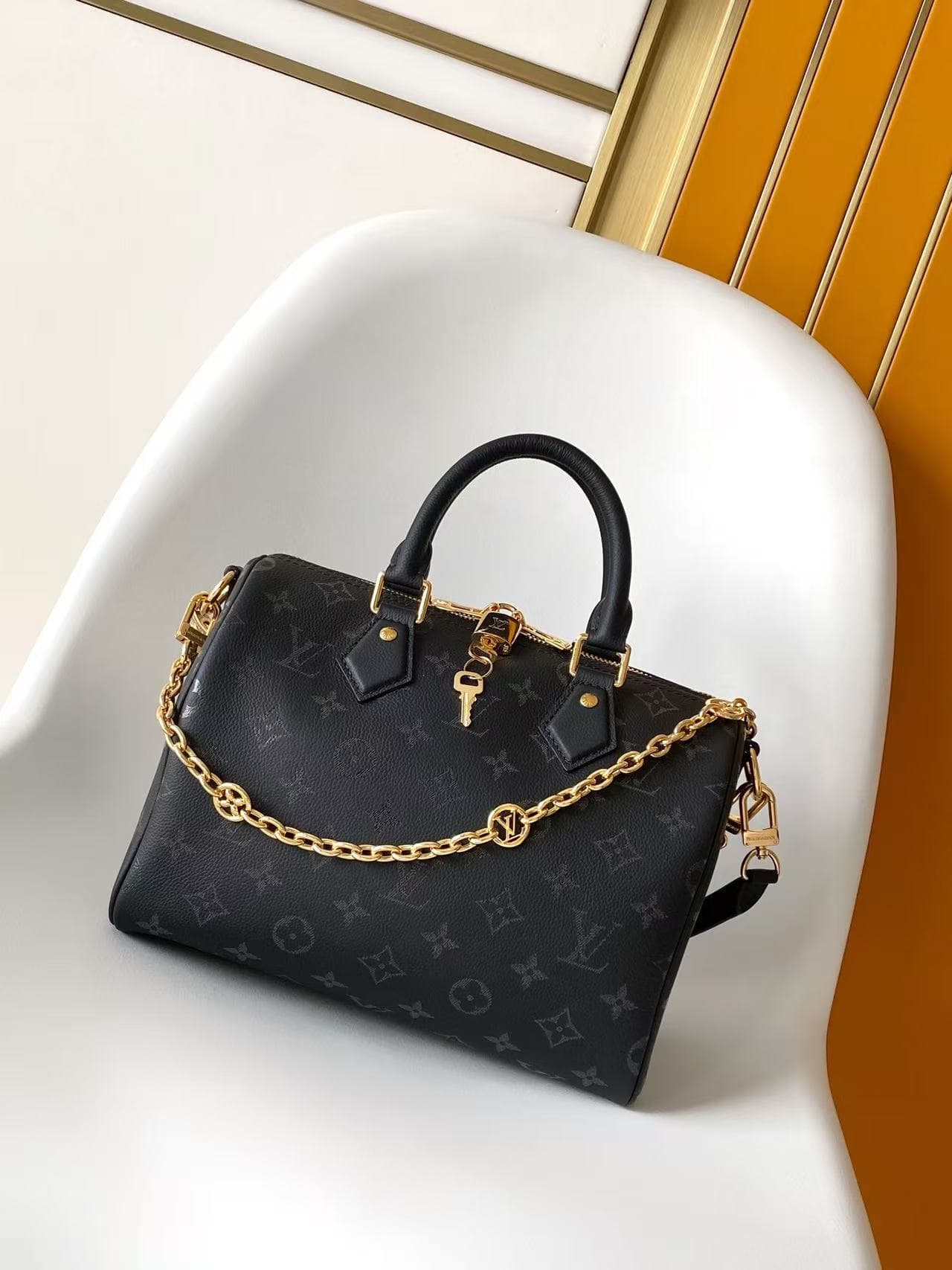 C5141 💰 Top-quality original items: Dynamic 163M26691 (brown), M26486 (black), M26690 (white). This Speedy Bandoulière 25 handbag features leather with a soft, pillow-like texture, adding a modern touch to the LV Bliss series. The classic Monogram pattern — image 1
