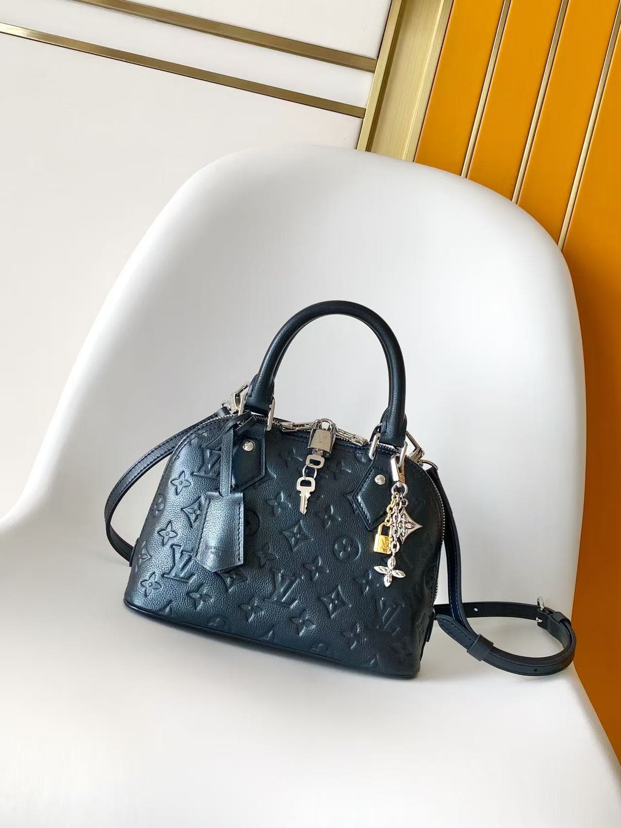 C5268 💰 Top-quality original M26686 model, pearl-blue color. This LV Ski version of the Alma BB bag is inspired by the magic of winter nights, featuring the exclusive shiny tones of this season. Made from Monogram Empreinte leather with a rainbow-colored — image 1