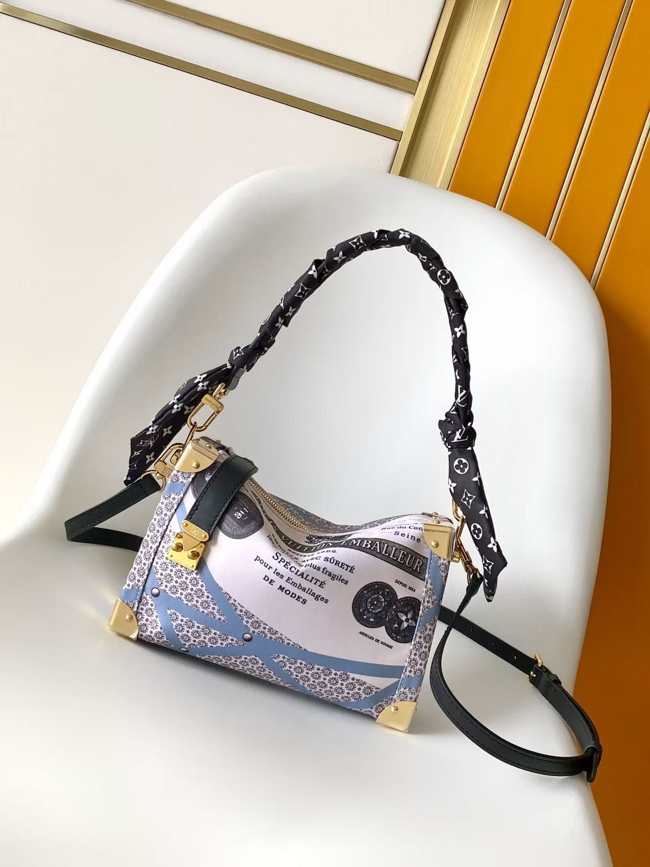 C5266 💰M28749 Premium original items. The dynamic 163 Side Trunk medium-sized bag belongs to the Inside LV animation series. This model features a variety of contrasting fabrics, highlighting the brand’s traditional hard shell design elements. The handle — image 1
