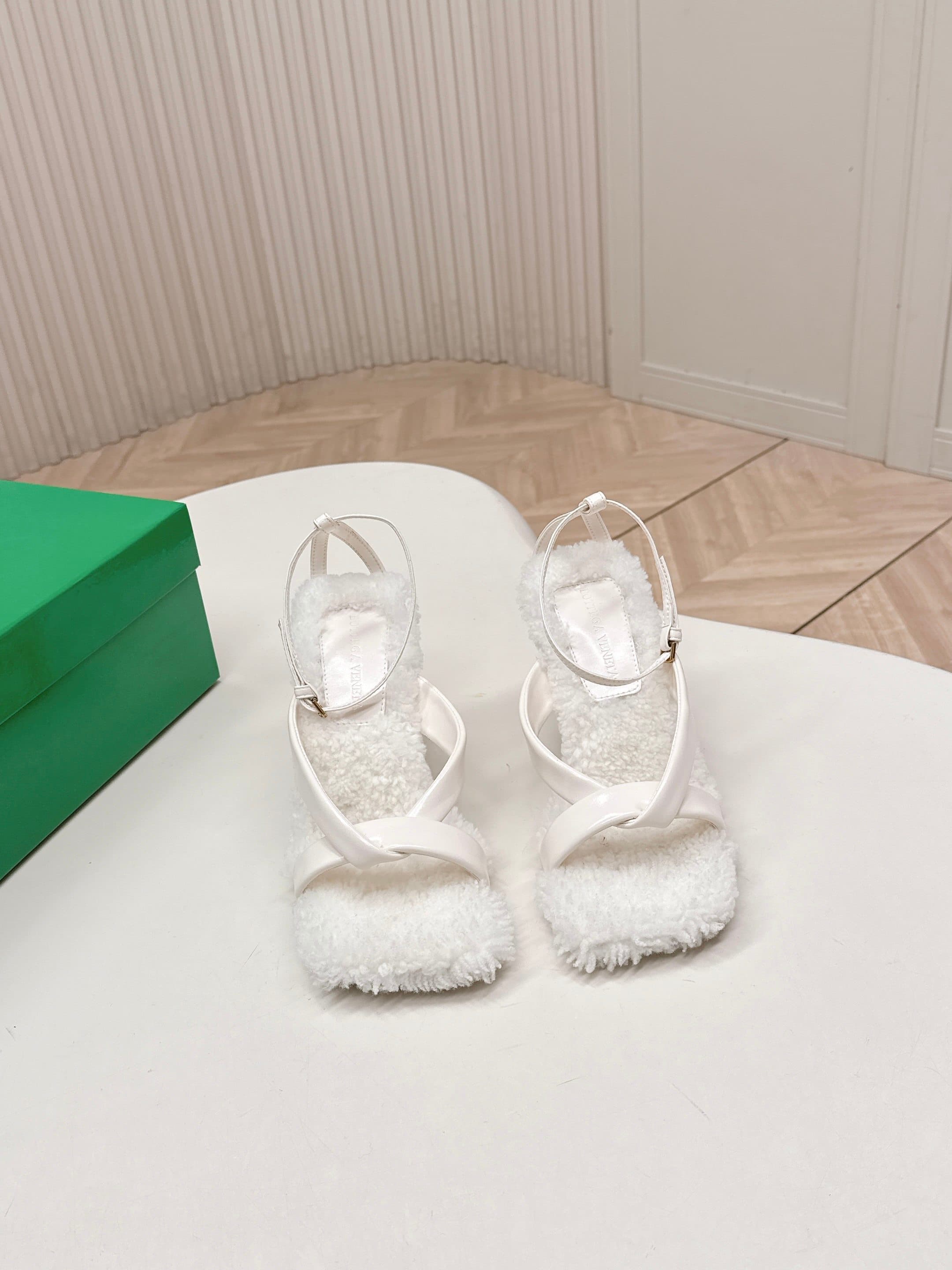C176 Out of Bottega Veneta 2026 collection/series — image 1