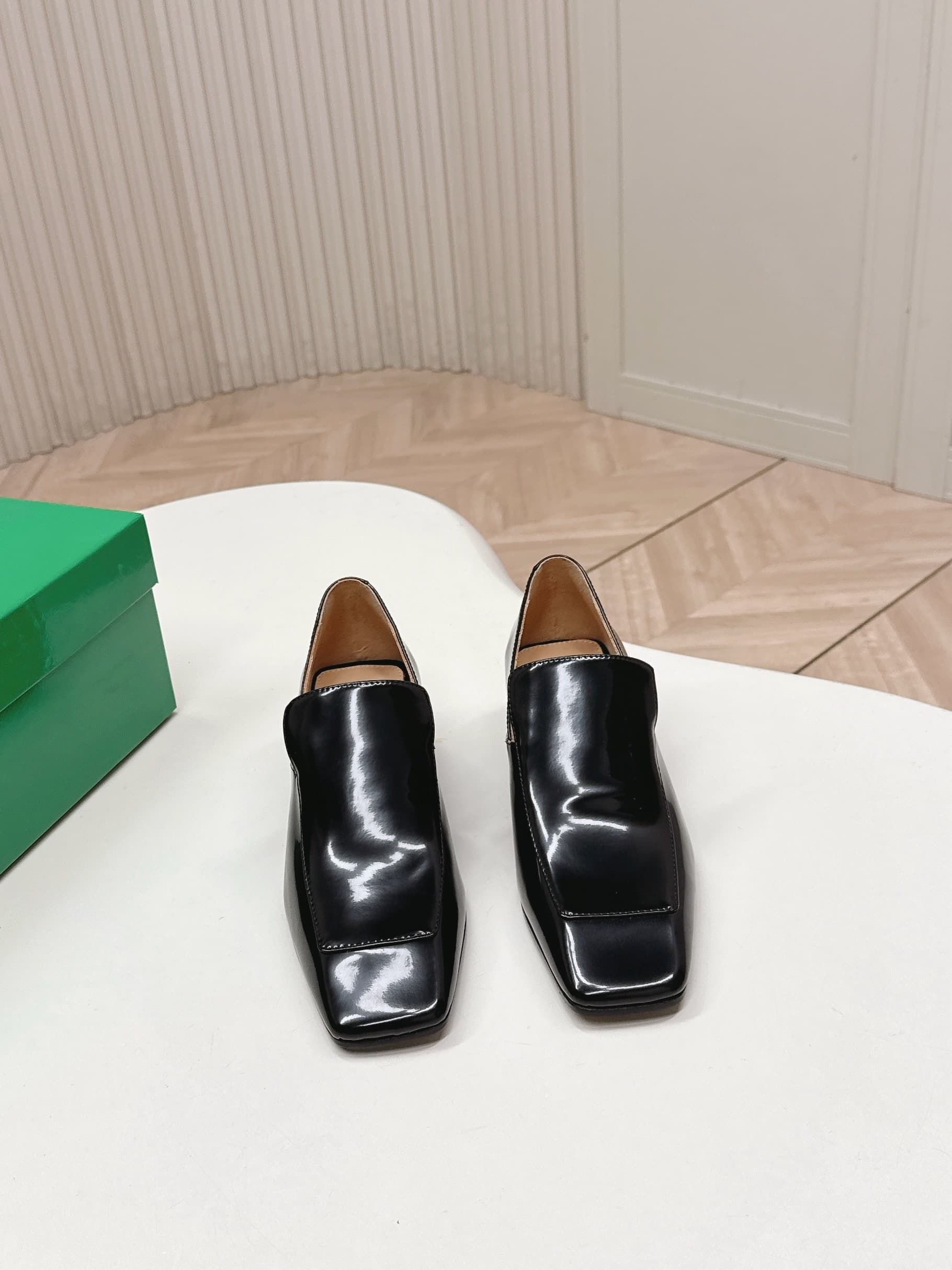 C181 Polished Collection BV2026 – Women’s thick-heel shoes, Sofia — image 1